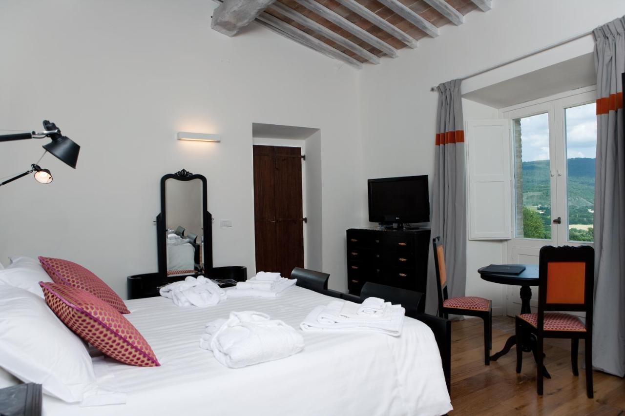 Castello Di Montignano Relais & Spa Massa Martana Exterior photo